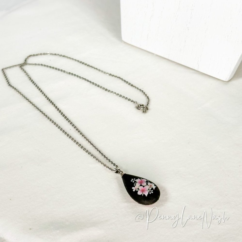 Vintage Black Tear Drop w Pink Flower Painted Pendant Necklace - Picture 5 of 8